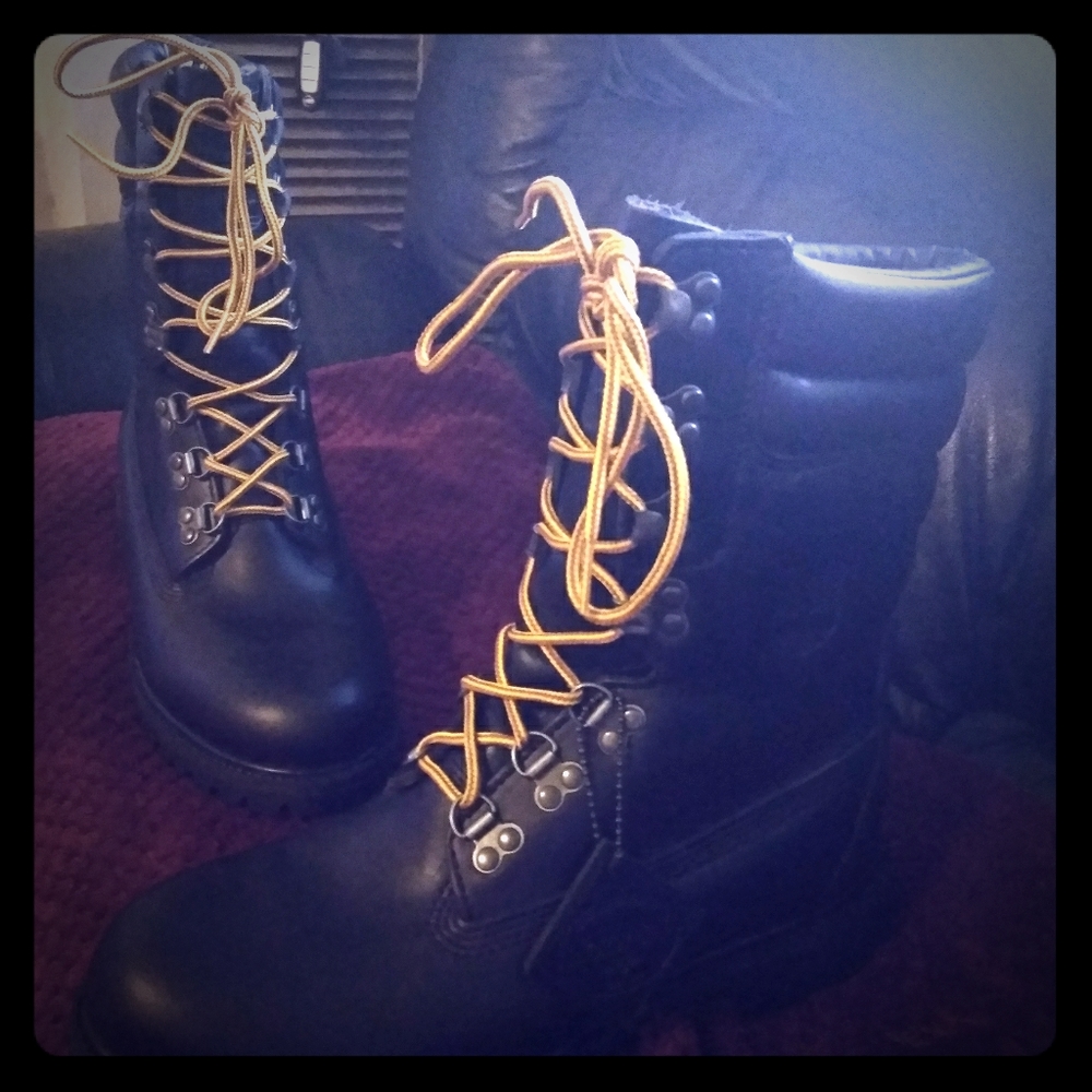 Black super timberland 40 below edition.